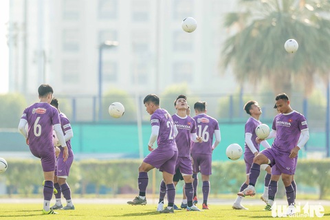 Công Phượng, Quang Hải... ngáp khi ông Park cho tập từ sáng sớm - Ảnh 3. Công Phượng, Quang Hải... ngáp khi ông Park cho tập từ sáng sớm - Ảnh 3.