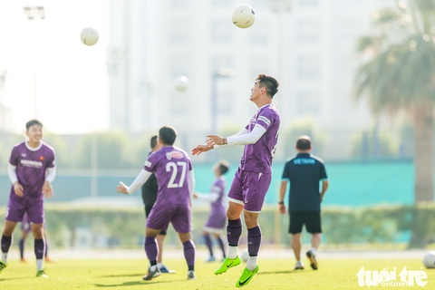 Công Phượng, Quang Hải... ngáp khi ông Park cho tập từ sáng sớm - Ảnh 4. Công Phượng, Quang Hải... ngáp khi ông Park cho tập từ sáng sớm - Ảnh 4.
