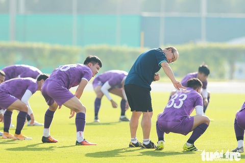 Công Phượng, Quang Hải... ngáp khi ông Park cho tập từ sáng sớm - Ảnh 6. Công Phượng, Quang Hải... ngáp khi ông Park cho tập từ sáng sớm - Ảnh 6.