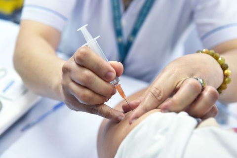 Còn nhiều người dân có nhu cầu được chích vắc xin phòng COVID-19 - Ảnh 1. Còn nhiều người dân có nhu cầu được chích vắc xin phòng COVID-19 - Ảnh 1.