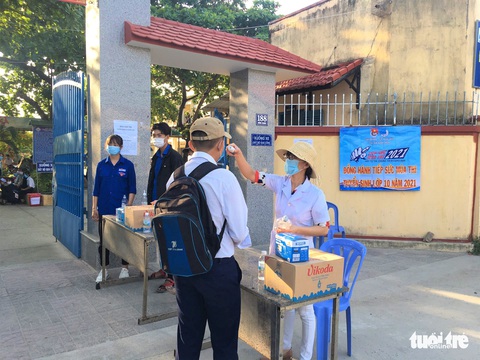 Hơn 13.000 học sinh Khánh Hòa thi vào lớp 10 - Ảnh 2. Hơn 13.000 học sinh Khánh Hòa thi vào lớp 10 - Ảnh 2.