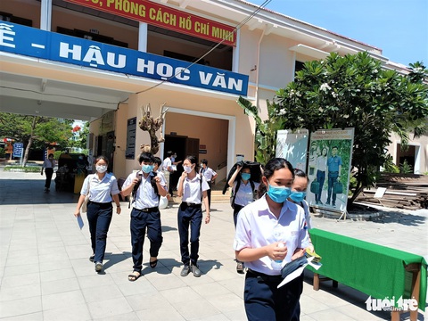 Hơn 13.000 học sinh Khánh Hòa thi vào lớp 10 - Ảnh 1. Hơn 13.000 học sinh Khánh Hòa thi vào lớp 10 - Ảnh 1.