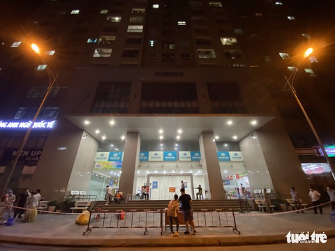 Hà Nội tạm thời phong tỏa chung cư 500 hộ dân vì ca dương tính về từ TP.HCM - Ảnh 3. Hà Nội tạm thời phong tỏa chung cư 500 hộ dân vì ca dương tính về từ TP.HCM - Ảnh 3.