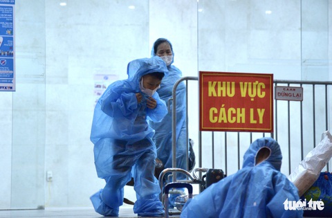 Hà Nội tạm thời phong tỏa chung cư 500 hộ dân vì ca dương tính về từ TP.HCM - Ảnh 1. Hà Nội tạm thời phong tỏa chung cư 500 hộ dân vì ca dương tính về từ TP.HCM - Ảnh 1.