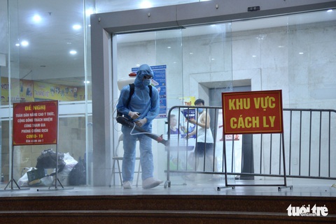 Hà Nội tạm thời phong tỏa chung cư 500 hộ dân vì ca dương tính về từ TP.HCM - Ảnh 6. Hà Nội tạm thời phong tỏa chung cư 500 hộ dân vì ca dương tính về từ TP.HCM - Ảnh 6.