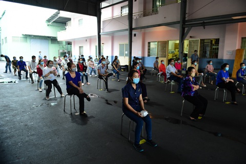 TP.HCM gấp rút xét nghiệm COVID-19 cho toàn bộ công nhân khu công nghiệp - chế xuất - Ảnh 2. TP.HCM gấp rút xét nghiệm COVID-19 cho toàn bộ công nhân khu công nghiệp - chế xuất - Ảnh 2.