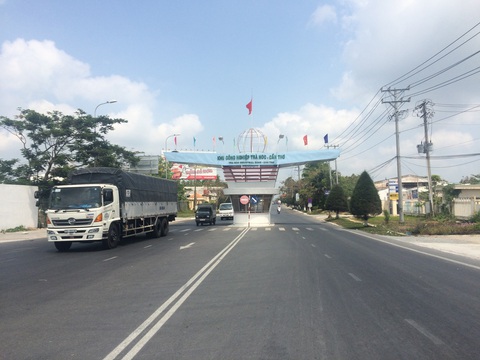 Chở hàng từ vùng dịch vào Cần Thơ, tài xế phải có giấy xét nghiệm âm tính - Ảnh 1. Chở hàng từ vùng dịch vào Cần Thơ, tài xế phải có giấy xét nghiệm âm tính - Ảnh 1.