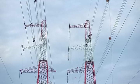 Đóng điện đường dây 500KV mạch 3, đoạn Dốc Sỏi - Pleiku 2 - Ảnh 1. Đóng điện đường dây 500KV mạch 3, đoạn Dốc Sỏi - Pleiku 2 - Ảnh 1.
