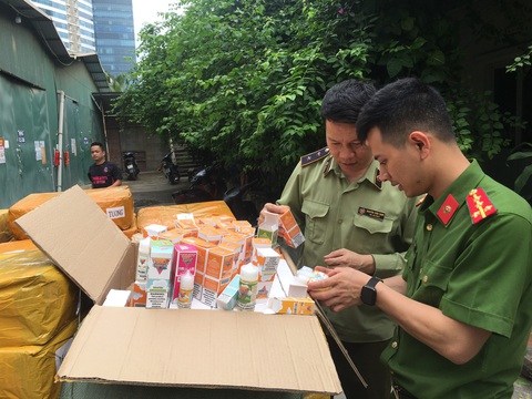 Thuốc lá thế hệ mới - Kỳ 1: Những kho hàng lậu ‘khủng’, chỉ mới là phần nổi tảng băng chìm? - Ảnh 2. Thuốc lá thế hệ mới - Kỳ 1: Những kho hàng lậu ‘khủng’, chỉ mới là phần nổi tảng băng chìm? - Ảnh 2.