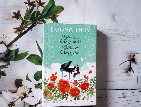 Nhà văn Dương Thụy tiếp tục kể chuyện tình xuyên biên giới - Ảnh 1. Nhà văn Dương Thụy tiếp tục kể chuyện tình xuyên biên giới - Ảnh 1.
