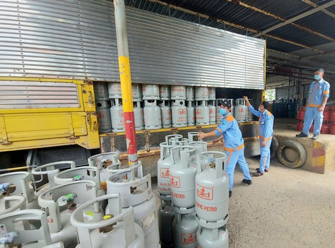 Giá gas tăng mạnh thêm 30.000 đồng bình 12kg - Ảnh 1. Giá gas tăng mạnh thêm 30.000 đồng bình 12kg - Ảnh 1.