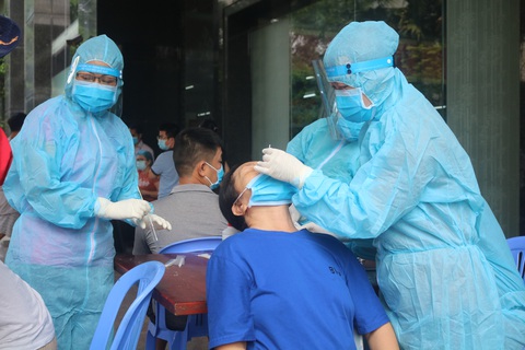 Xét nghiệm 600.000 mẫu toàn Thủ Đức, 460.000 mẫu toàn Bình Thạnh, 150.000 mẫu toàn quận 3 - Ảnh 1. Xét nghiệm 600.000 mẫu toàn Thủ Đức, 460.000 mẫu toàn Bình Thạnh, 150.000 mẫu toàn quận 3 - Ảnh 1.