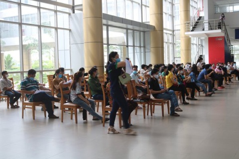 Cần Thơ tiêm vắc xin phòng COVID-19 cho 20.000 công nhân và giáo viên - Ảnh 1. Cần Thơ tiêm vắc xin phòng COVID-19 cho 20.000 công nhân và giáo viên - Ảnh 1.