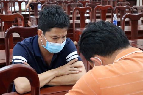 Công an tạm giữ 8 nghi can cá độ bóng đá tiền tỉ mùa Euro - Ảnh 1. Công an tạm giữ 8 nghi can cá độ bóng đá tiền tỉ mùa Euro - Ảnh 1.
