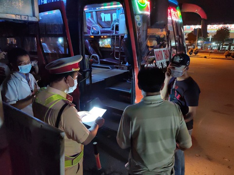 Đồng Nai nói không ngăn sông cấm chợ, chỉ muốn người lao động không đi về tăng ổ dịch - Ảnh 1. Đồng Nai nói không ngăn sông cấm chợ, chỉ muốn người lao động không đi về tăng ổ dịch - Ảnh 1.
