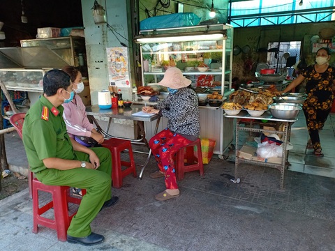 Tiền Giang tạm đóng cửa hàng quán dọc các quốc lộ về miền Tây - Ảnh 1. Tiền Giang tạm đóng cửa hàng quán dọc các quốc lộ về miền Tây - Ảnh 1.