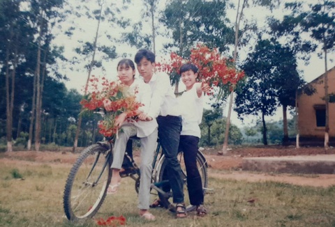 Sân trường kỷ niệm - Kỳ cuối: Lá thư trao tay dưới gốc phượng - Ảnh 1. Sân trường kỷ niệm - Kỳ cuối: Lá thư trao tay dưới gốc phượng - Ảnh 1.