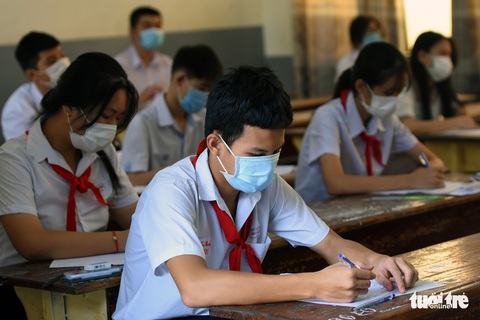 Hơn 21.000 thí sinh Đồng Nai tuân thủ phòng dịch, tham dự kỳ thi tuyển vào lớp 10 - Ảnh 2. Hơn 21.000 thí sinh Đồng Nai tuân thủ phòng dịch, tham dự kỳ thi tuyển vào lớp 10 - Ảnh 2.
