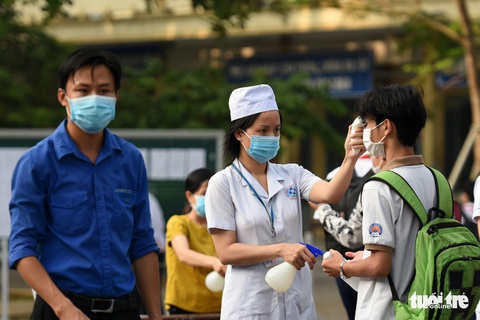 Hơn 21.000 thí sinh Đồng Nai tuân thủ phòng dịch, tham dự kỳ thi tuyển vào lớp 10 - Ảnh 4. Hơn 21.000 thí sinh Đồng Nai tuân thủ phòng dịch, tham dự kỳ thi tuyển vào lớp 10 - Ảnh 4.