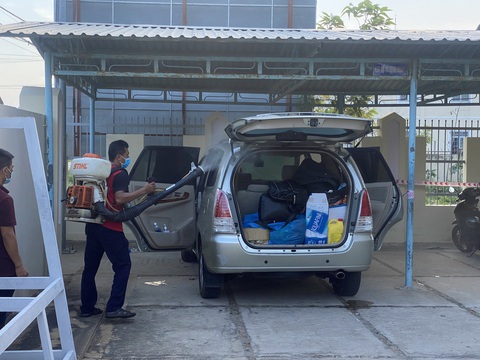 Công an hộ tống xe chở 6 người Trung Quốc trên quốc lộ 1 nghi nhập cảnh trái phép - Ảnh 4. Công an hộ tống xe chở 6 người Trung Quốc trên quốc lộ 1 nghi nhập cảnh trái phép - Ảnh 4.