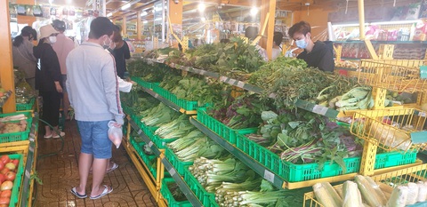 Lo ngại ngăn sông cấm chợ, nhiều loại rau hụt nguồn cung, giá tăng - Ảnh 1. Lo ngại ngăn sông cấm chợ, nhiều loại rau hụt nguồn cung, giá tăng - Ảnh 1.