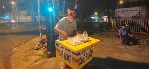 Thành phố đêm mùa dịch: Mong những đêm buồn nhanh qua - Ảnh 3. Thành phố đêm mùa dịch: Mong những đêm buồn nhanh qua - Ảnh 3.