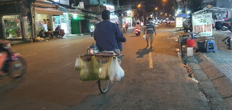 Thành phố đêm mùa dịch: Mong những đêm buồn nhanh qua - Ảnh 4. Thành phố đêm mùa dịch: Mong những đêm buồn nhanh qua - Ảnh 4.