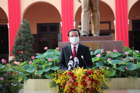 Lãnh đạo TP.HCM dâng hương tưởng niệm Chủ tịch Hồ Chí Minh - Ảnh 3. Lãnh đạo TP.HCM dâng hương tưởng niệm Chủ tịch Hồ Chí Minh - Ảnh 3.