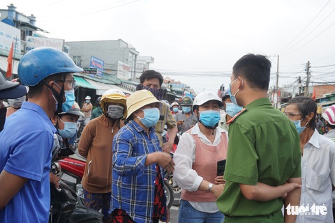 Xe quá đông, chốt cầu Đồng Nai không kiểm soát hết 100% - Ảnh 4. Xe quá đông, chốt cầu Đồng Nai không kiểm soát hết 100% - Ảnh 4.