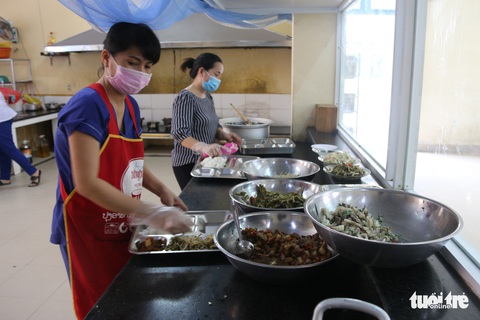 Thí sinh, phụ huynh được ăn ở miễn phí tại điểm thi vào lớp 10 đặc biệt ở Huế - Ảnh 4. Thí sinh, phụ huynh được ăn ở miễn phí tại điểm thi vào lớp 10 đặc biệt ở Huế - Ảnh 4.