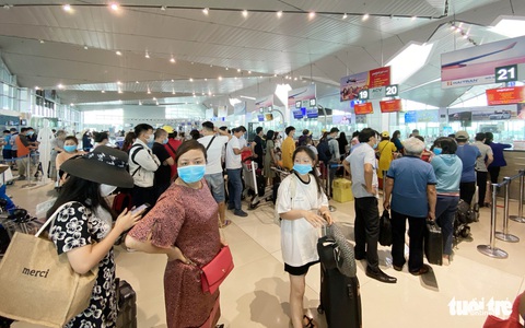 Nghệ An, Thanh Hóa tìm người đi chuyến bay cùng hai ca COVID-19 Hà Tĩnh - Ảnh 1. Nghệ An, Thanh Hóa tìm người đi chuyến bay cùng hai ca COVID-19 Hà Tĩnh - Ảnh 1.