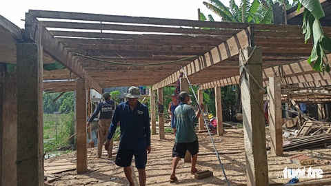 Bờ sông Châu Đốc sạt lở nặng với chiều dài 70m, ăn sâu vào đất liền 15m - Ảnh 3. Bờ sông Châu Đốc sạt lở nặng với chiều dài 70m, ăn sâu vào đất liền 15m - Ảnh 3.