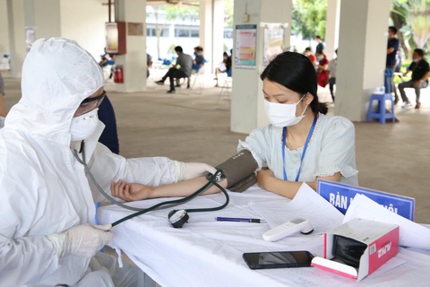 Không yêu cầu doanh nghiệp trả chi phí vắc xin - Ảnh 1. Không yêu cầu doanh nghiệp trả chi phí vắc xin - Ảnh 1.