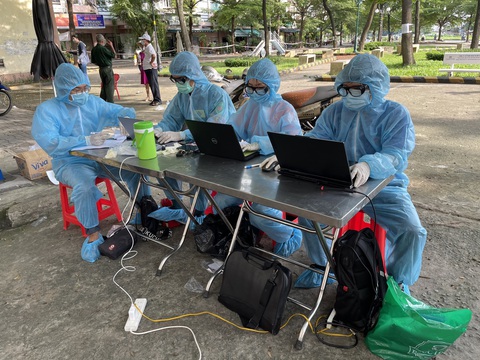 Lập đội hình phản ứng nhanh lao vào tâm dịch - Ảnh 1. Lập đội hình phản ứng nhanh lao vào tâm dịch - Ảnh 1.