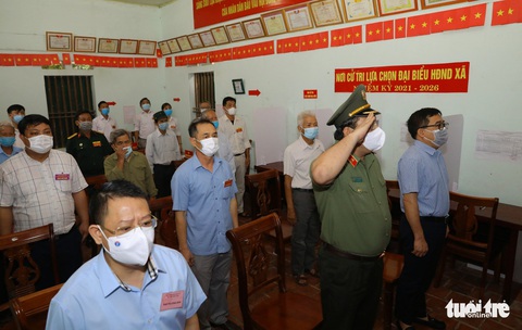 Cử tri Mê Linh bầu cử lại sau khi phát hiện nhiều sai phạm - Ảnh 4. Cử tri Mê Linh bầu cử lại sau khi phát hiện nhiều sai phạm - Ảnh 4.