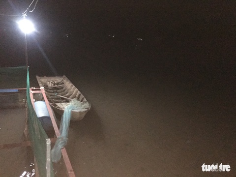 Người đàn ông bị điện giật chết khi chài cá ở sông Cái Cối - Ảnh 1. Người đàn ông bị điện giật chết khi chài cá ở sông Cái Cối - Ảnh 1.