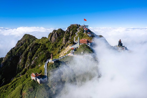 Cáp treo Fansipan và khát vọng chinh phục của những người trẻ - Ảnh 6. Cáp treo Fansipan và khát vọng chinh phục của những người trẻ - Ảnh 6.