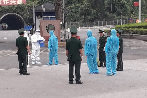 Trục xuất 3 thanh niên Trung Quốc nhập cảnh trái phép vào Việt Nam - Ảnh 1. Trục xuất 3 thanh niên Trung Quốc nhập cảnh trái phép vào Việt Nam - Ảnh 1.
