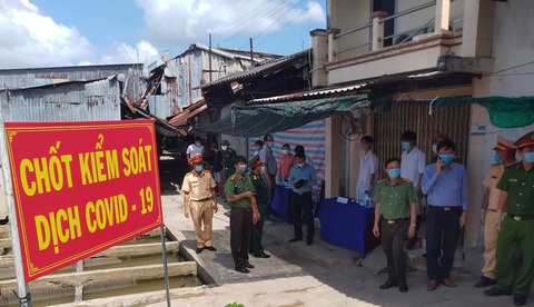 Bạc Liêu xét nghiệm SARS-CoV-2 ngay tại chốt giao thông - Ảnh 1. Bạc Liêu xét nghiệm SARS-CoV-2 ngay tại chốt giao thông - Ảnh 1.
