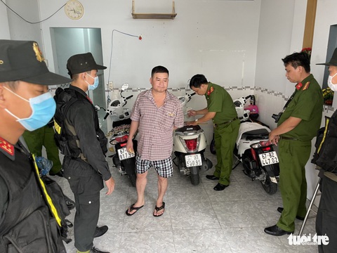 Đại tá Đinh Văn Nơi: Nếu có dấu hiệu cán bộ công an bảo kê, tiếp tay sẽ làm tới nơi tới chốn - Ảnh 4. Đại tá Đinh Văn Nơi: Nếu có dấu hiệu cán bộ công an bảo kê, tiếp tay sẽ làm tới nơi tới chốn - Ảnh 4.