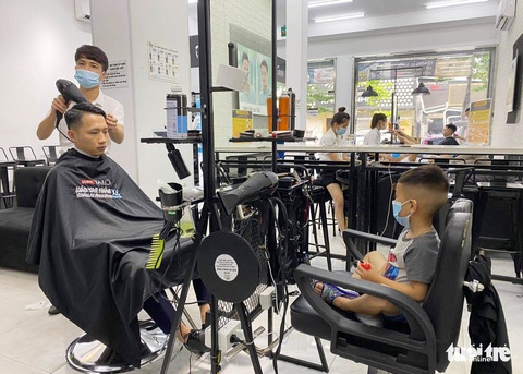 Nghệ An tạm dừng nhà hàng, quán cà phê… 5 địa phương gần Hà Tĩnh - Ảnh 1. Nghệ An tạm dừng nhà hàng, quán cà phê… 5 địa phương gần Hà Tĩnh - Ảnh 1.