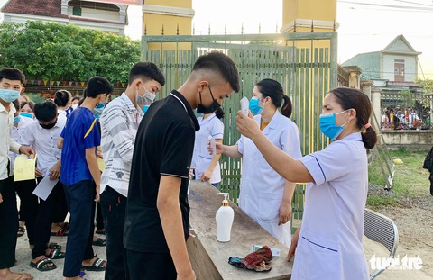 Hà Tĩnh tạm dừng chấm bài thi tuyển sinh vào lớp 10 - Ảnh 1. Hà Tĩnh tạm dừng chấm bài thi tuyển sinh vào lớp 10 - Ảnh 1.