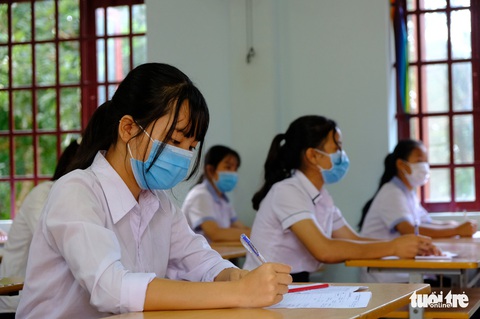 ‘Giặc COVID vào đề thi văn lớp 10 ở Đắk Nông - Ảnh 1. ‘Giặc COVID vào đề thi văn lớp 10 ở Đắk Nông - Ảnh 1.