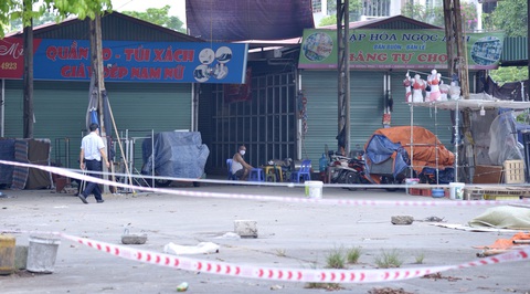 Hà Nội phong tỏa nhiều nơi, tìm người liên quan ca bán rau mắc COVID-19 - Ảnh 5. Hà Nội phong tỏa nhiều nơi, tìm người liên quan ca bán rau mắc COVID-19 - Ảnh 5.