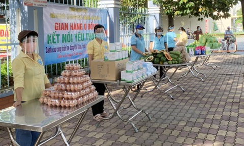 Gian hàng 0 đồng chia sẻ yêu thương trong mùa dịch - Ảnh 4. Gian hàng 0 đồng chia sẻ yêu thương trong mùa dịch - Ảnh 4.