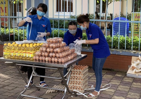 Gian hàng 0 đồng chia sẻ yêu thương trong mùa dịch - Ảnh 6. Gian hàng 0 đồng chia sẻ yêu thương trong mùa dịch - Ảnh 6.