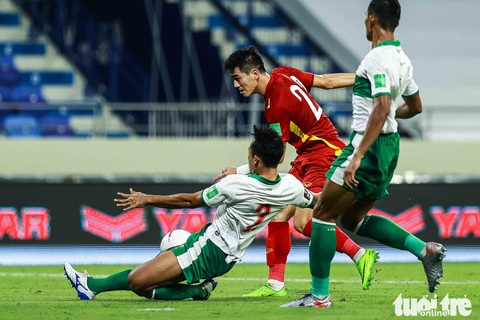 Hình ảnh khoảnh khắc quyết định trận đấu giữa Việt Nam và Indonesia - Ảnh 1. Hình ảnh khoảnh khắc quyết định trận đấu giữa Việt Nam và Indonesia - Ảnh 1.