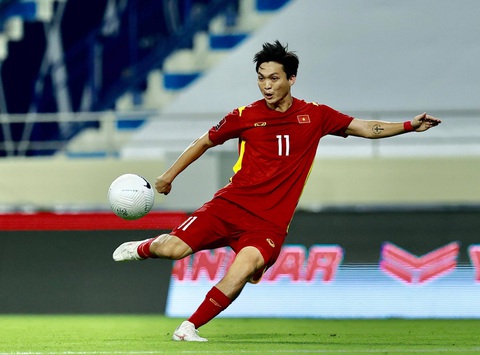 Pratama Arhan đáng bị nhận thẻ đỏ sau pha vào bóng thô bạo với Tuấn Anh - Ảnh 1. Pratama Arhan đáng bị nhận thẻ đỏ sau pha vào bóng thô bạo với Tuấn Anh - Ảnh 1.