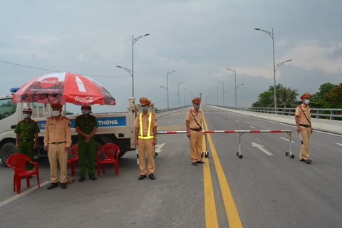 Xét nghiệm tất cả hộ dân TP Hà Tĩnh, Nghệ An lập 5 chốt kiểm dịch - Ảnh 2. Xét nghiệm tất cả hộ dân TP Hà Tĩnh, Nghệ An lập 5 chốt kiểm dịch - Ảnh 2.