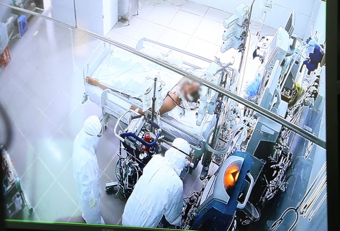 Bí thư Nguyễn Văn Nên thăm hỏi việc điều trị chiến sĩ công an mắc COVID-19 - Ảnh 2. Bí thư Nguyễn Văn Nên thăm hỏi việc điều trị chiến sĩ công an mắc COVID-19 - Ảnh 2.